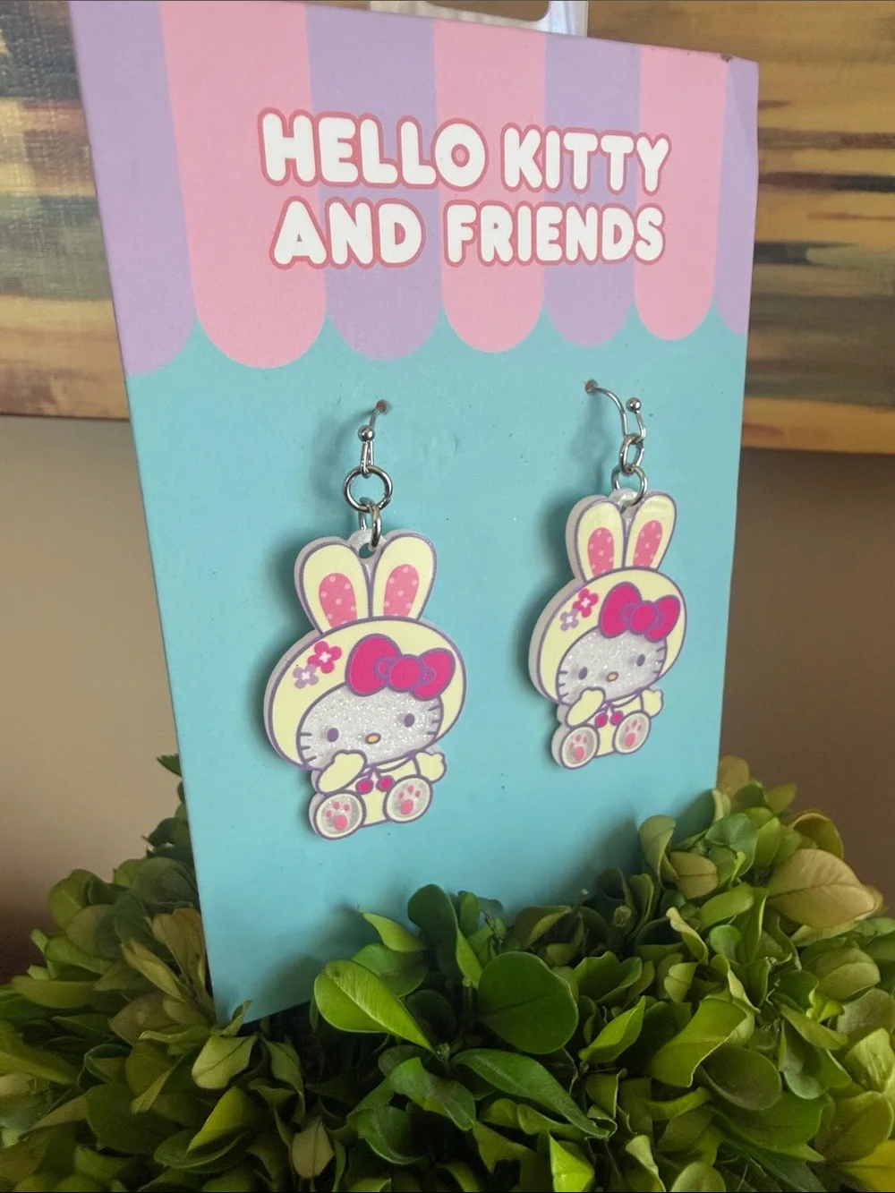 HELLO KITTY AND FRIENDS 🐰 CUTE GLITTERY EASTER BUNNY🐰 DANGLE EARRINGS 🌟NWT🌟